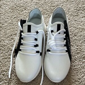 New Givenchy sneakers 33 (1.5-2)